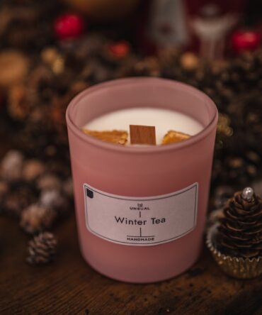 Świeca sojowa "Winter Tea" w różowym, matowym szkle - Unsual